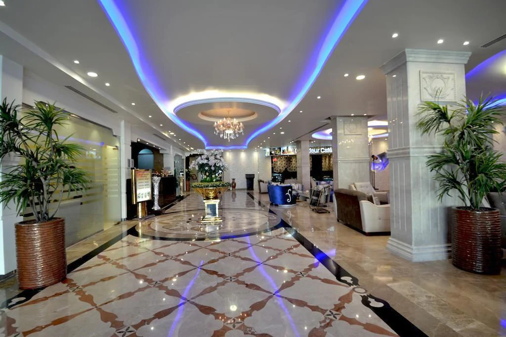 Grndeur East Hotel Suites