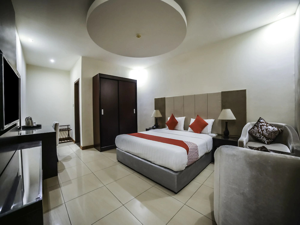 Night Inn Hotel by OYO Rooms