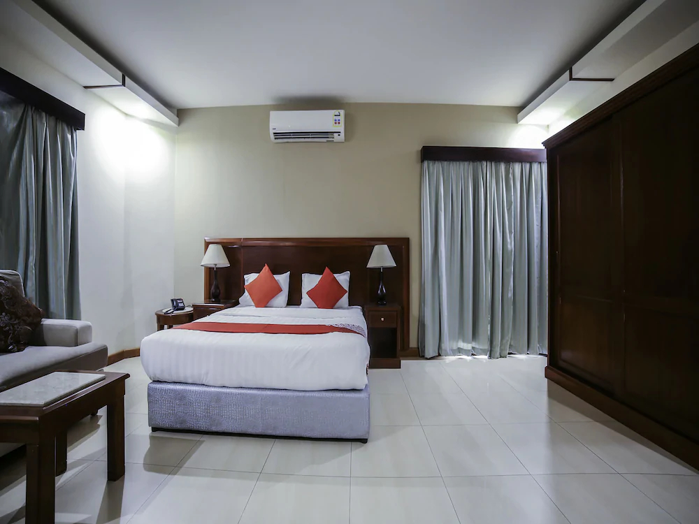 Night Inn Hotel by OYO Rooms