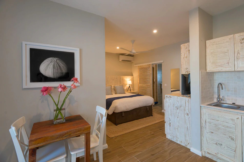 Le Nautique Luxury Beachfront Apartments - Mahe