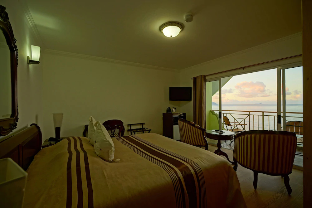 Treasure Cove Hotel & Restaurant