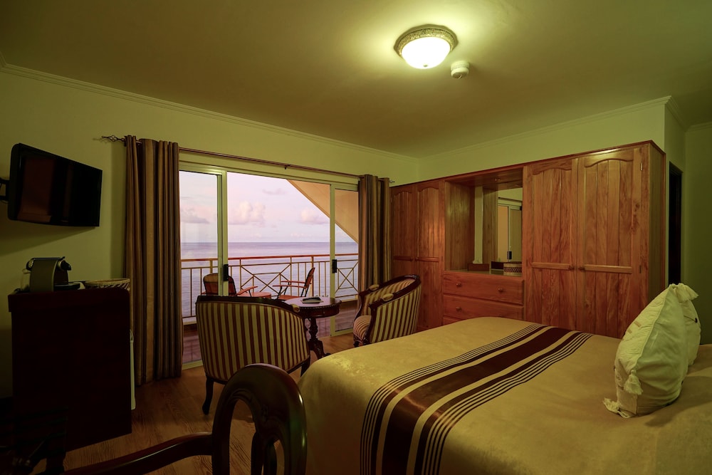 Treasure Cove Hotel & Restaurant