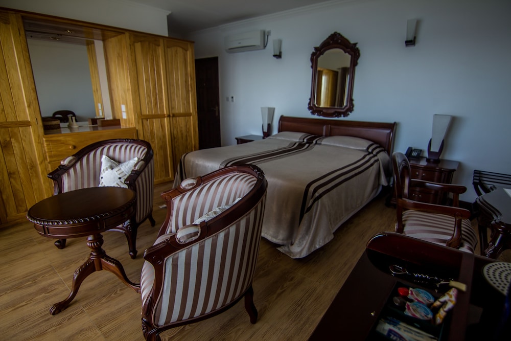 Treasure Cove Hotel & Restaurant