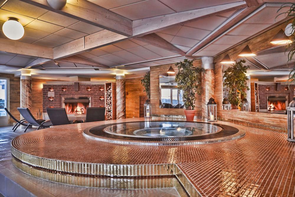 Grand Arctic Resort