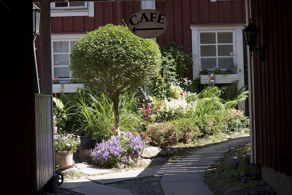 Garvaregarden Bed and Breakfast-Pensionat Sundsgarden