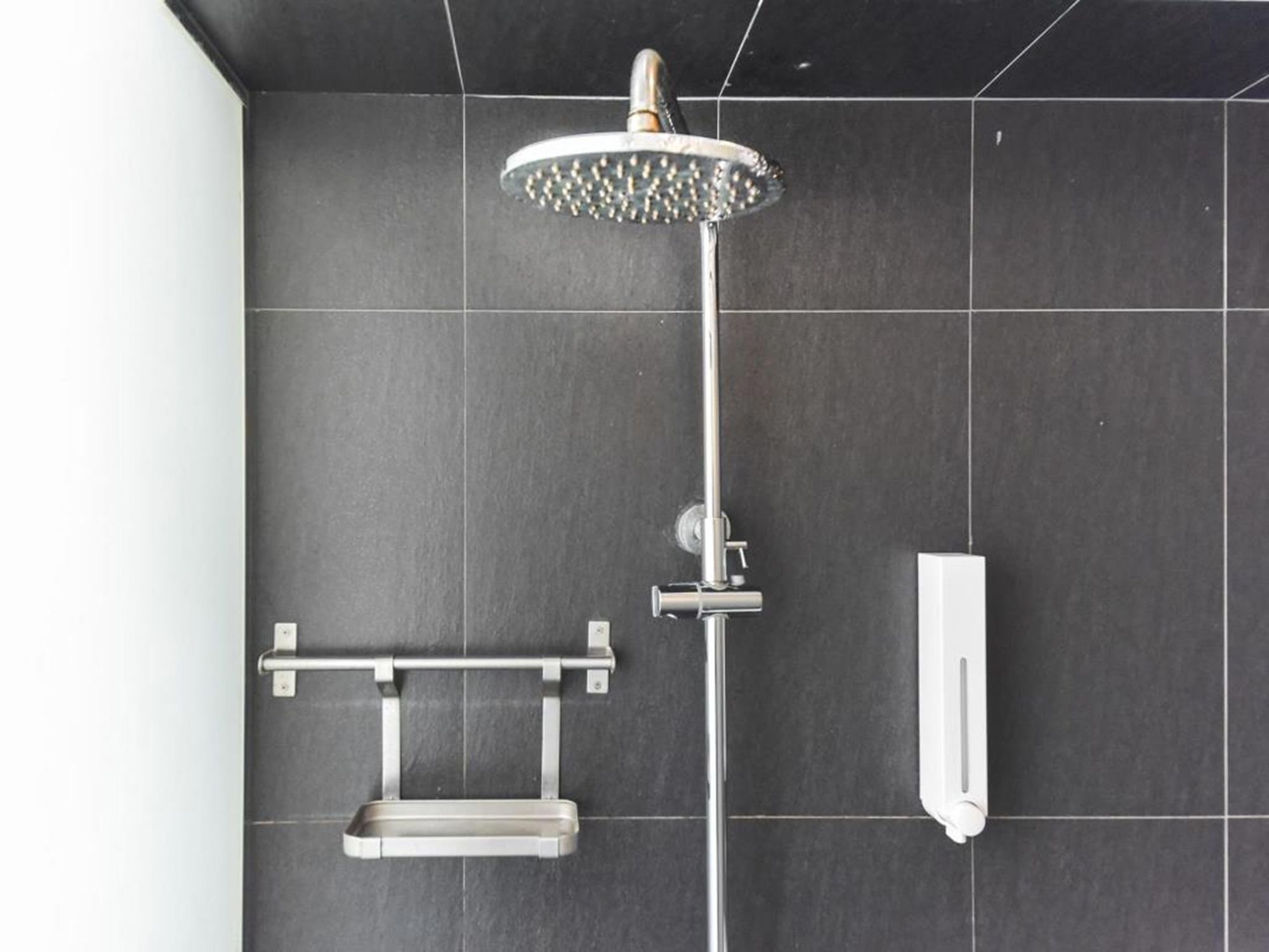 Chic Capsule Otel