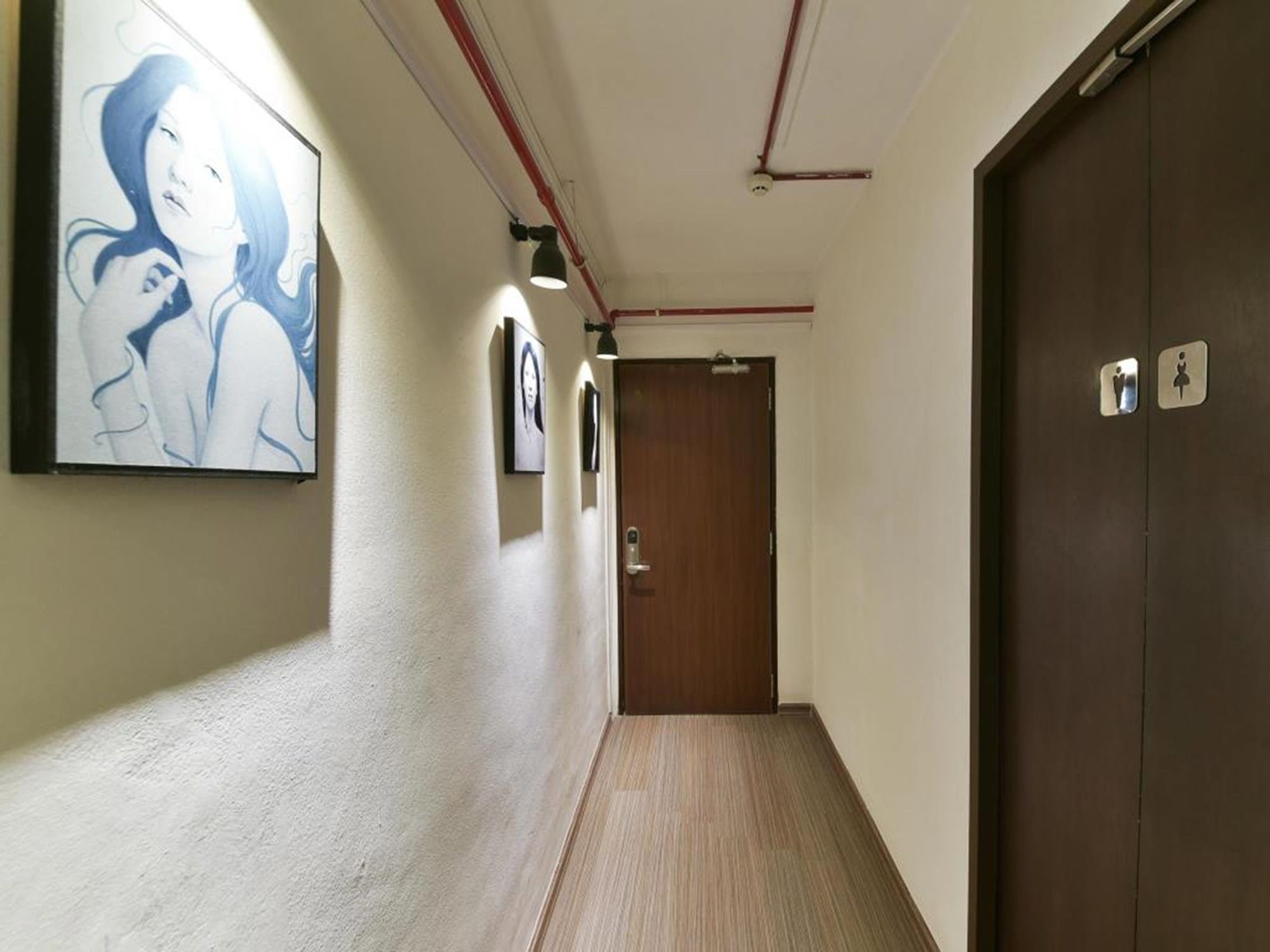 Chic Capsule Otel