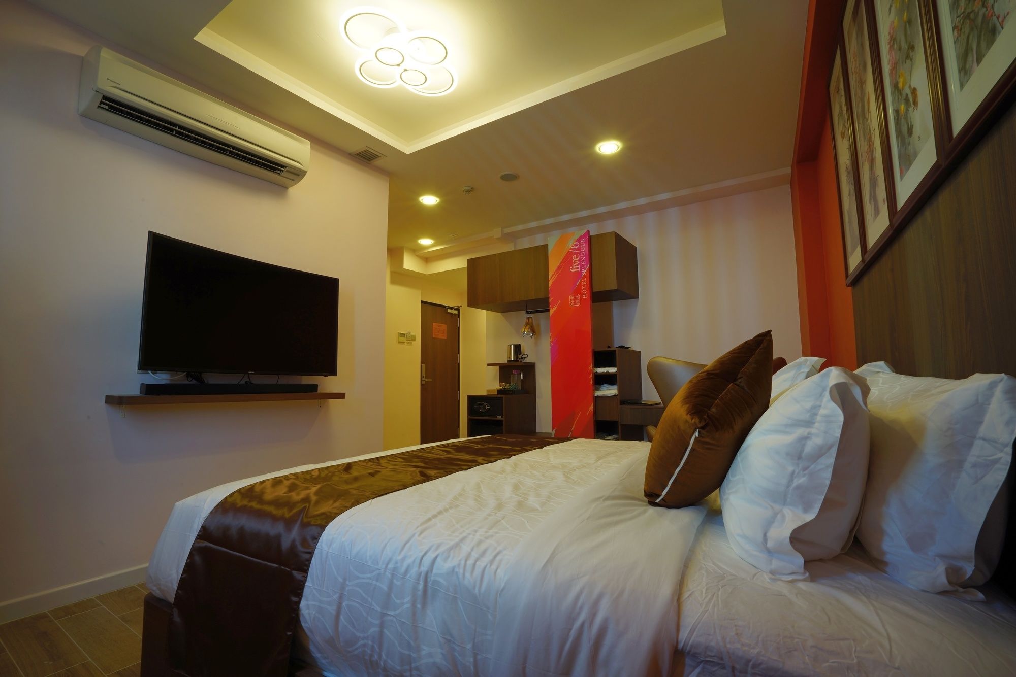 Five/6 Hotel Splendour