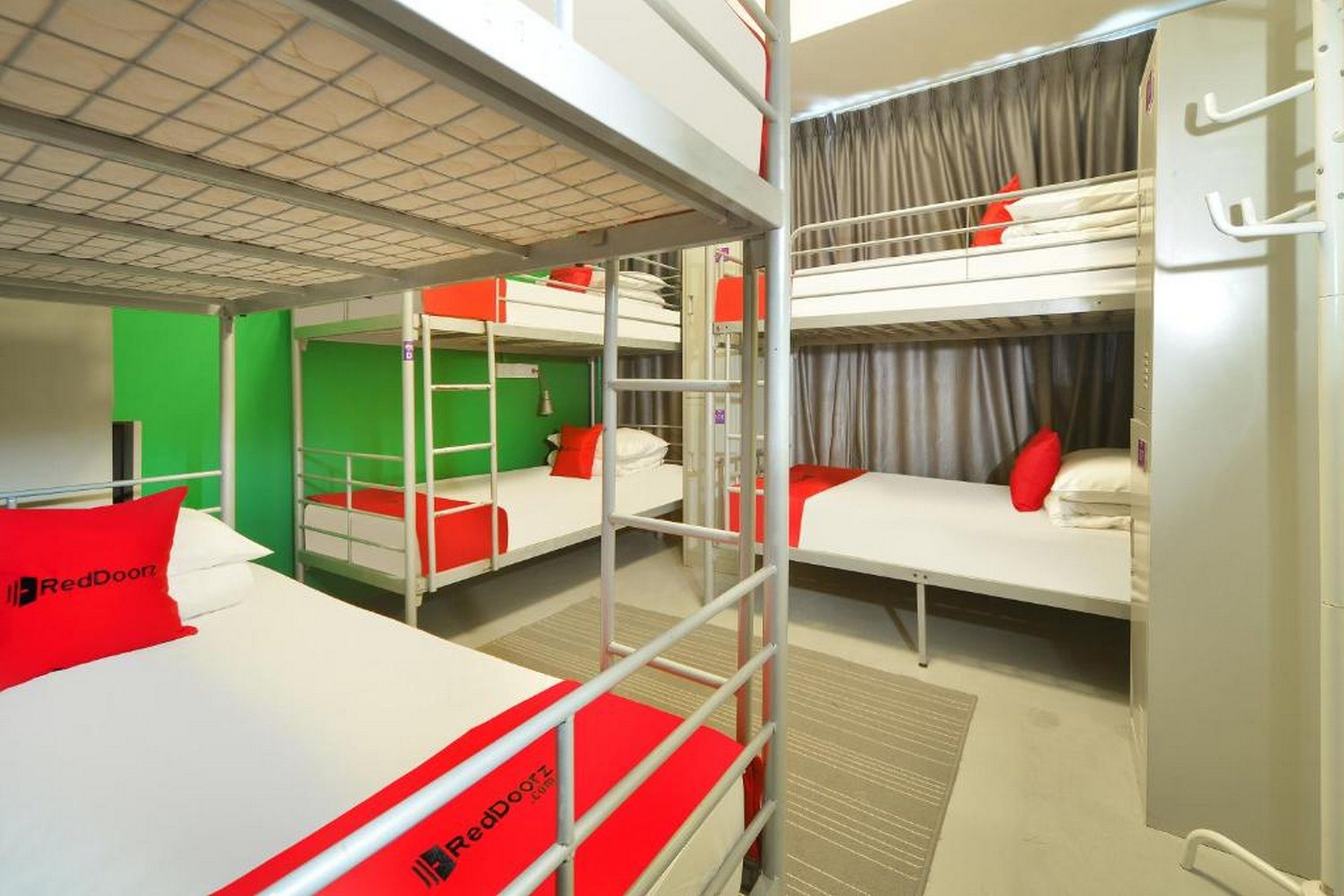 Five Stones Hostel by RedDoorz