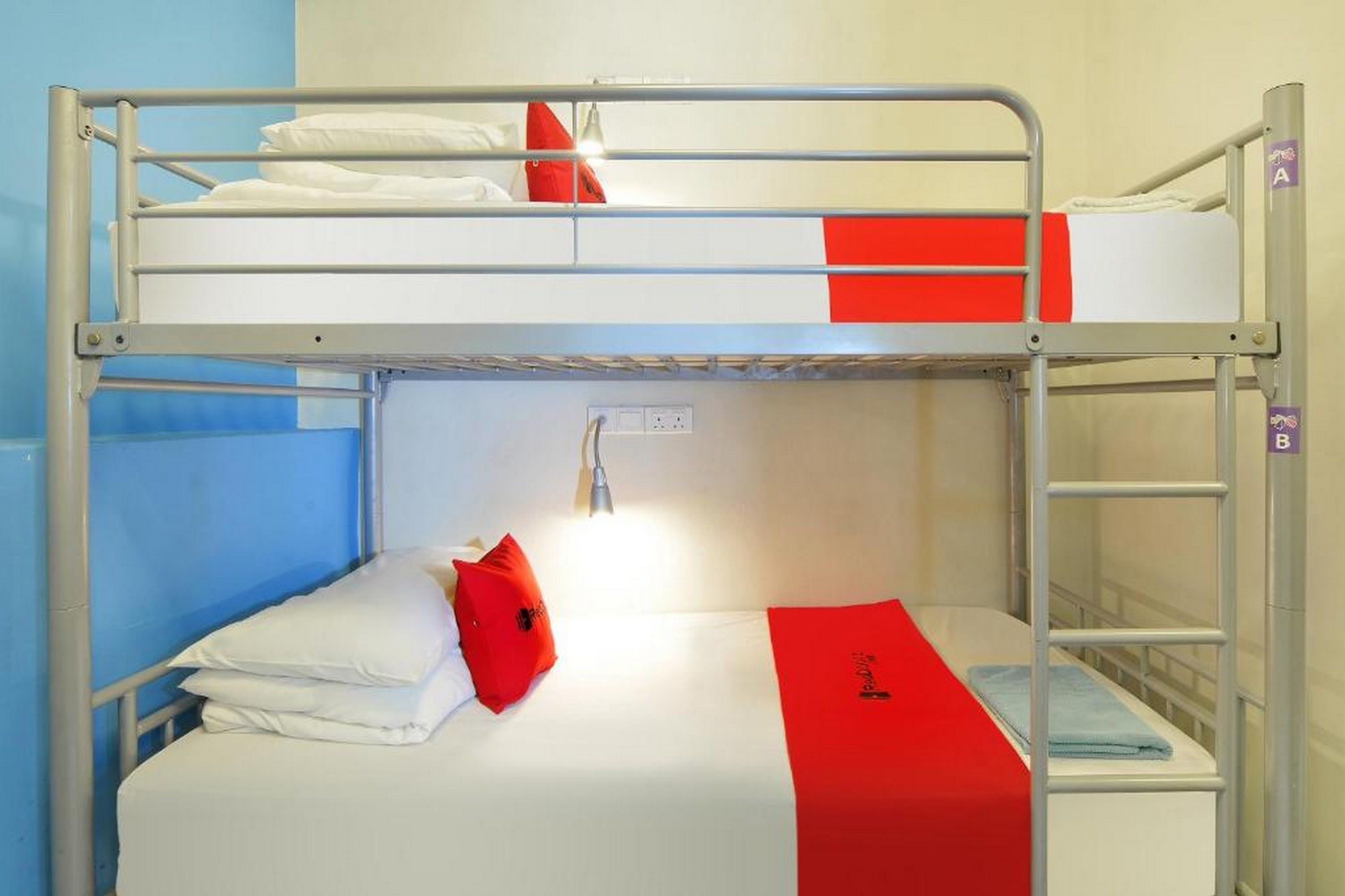 Five Stones Hostel by RedDoorz