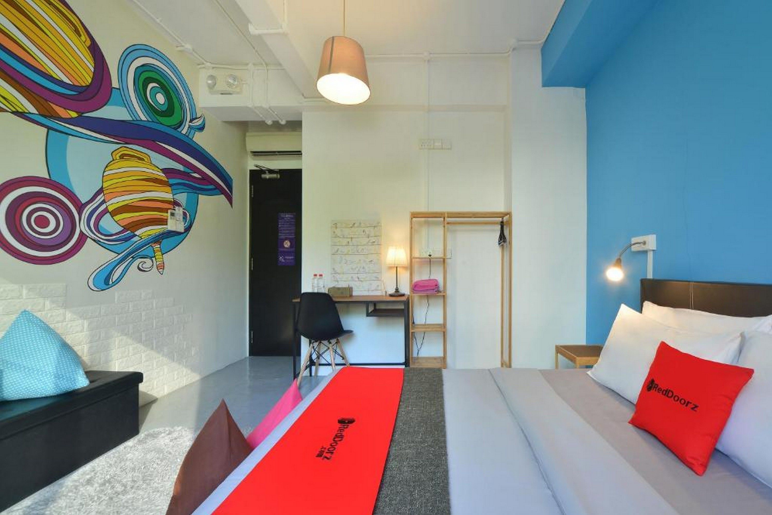 Five Stones Hostel by RedDoorz