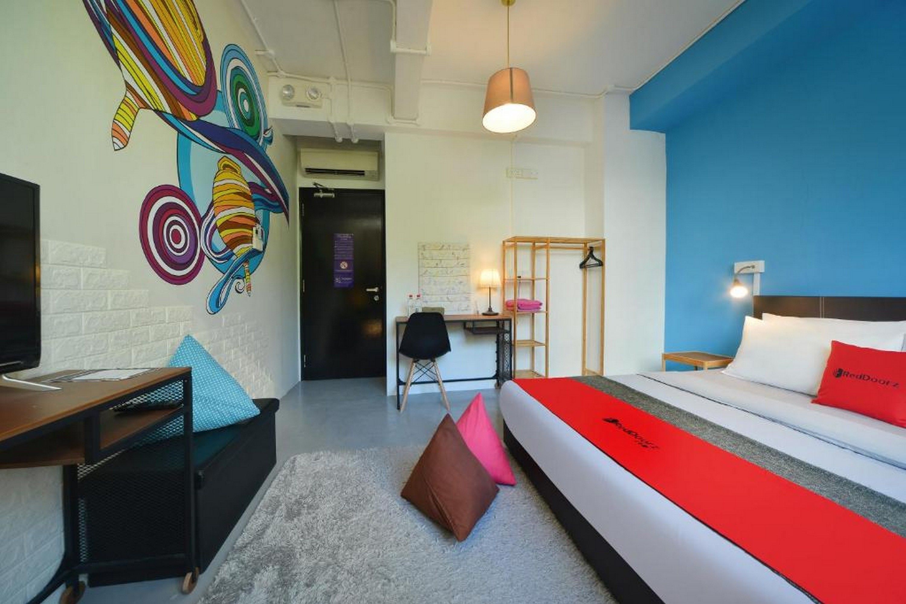 Five Stones Hostel by RedDoorz