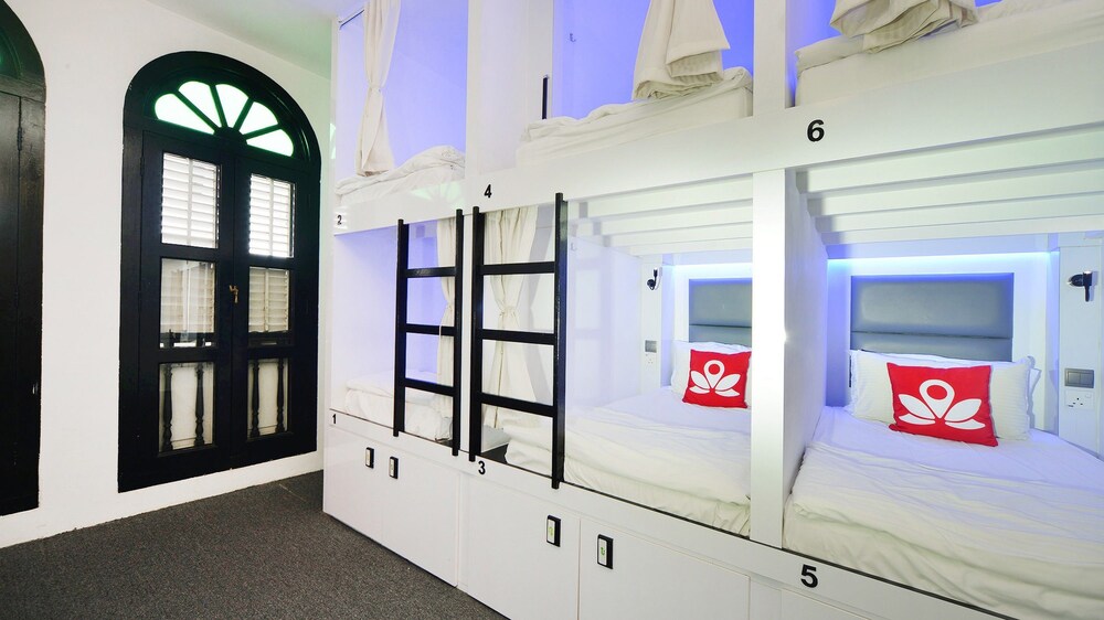 Wink Capsule Hostel @ Chinatown by ZEN Rooms