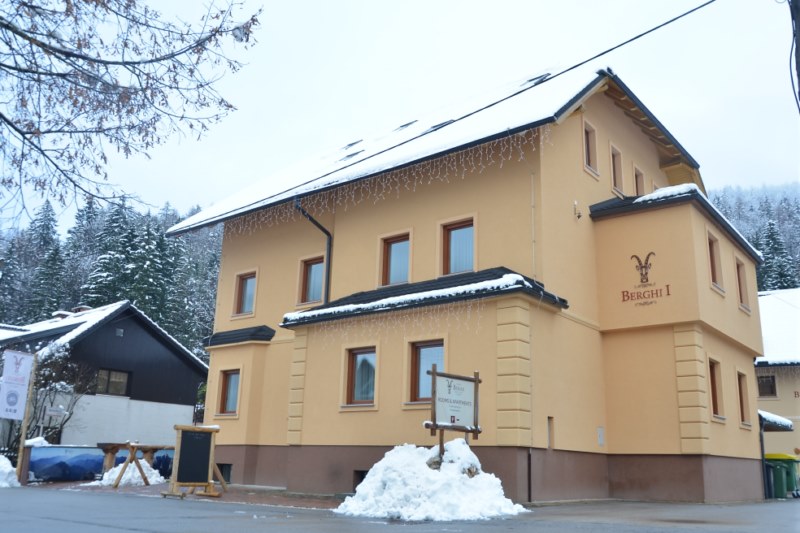 Berghi Hotel and Apartments