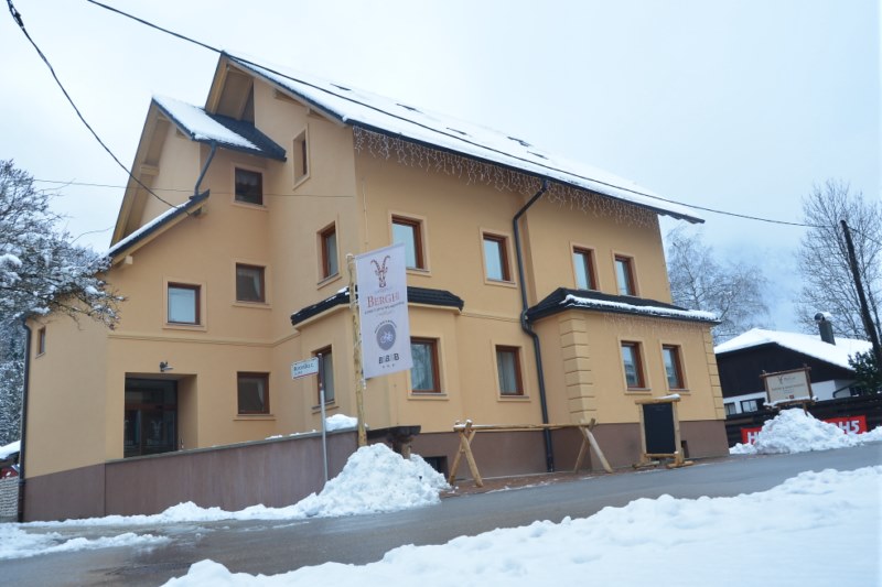 Berghi Hotel and Apartments