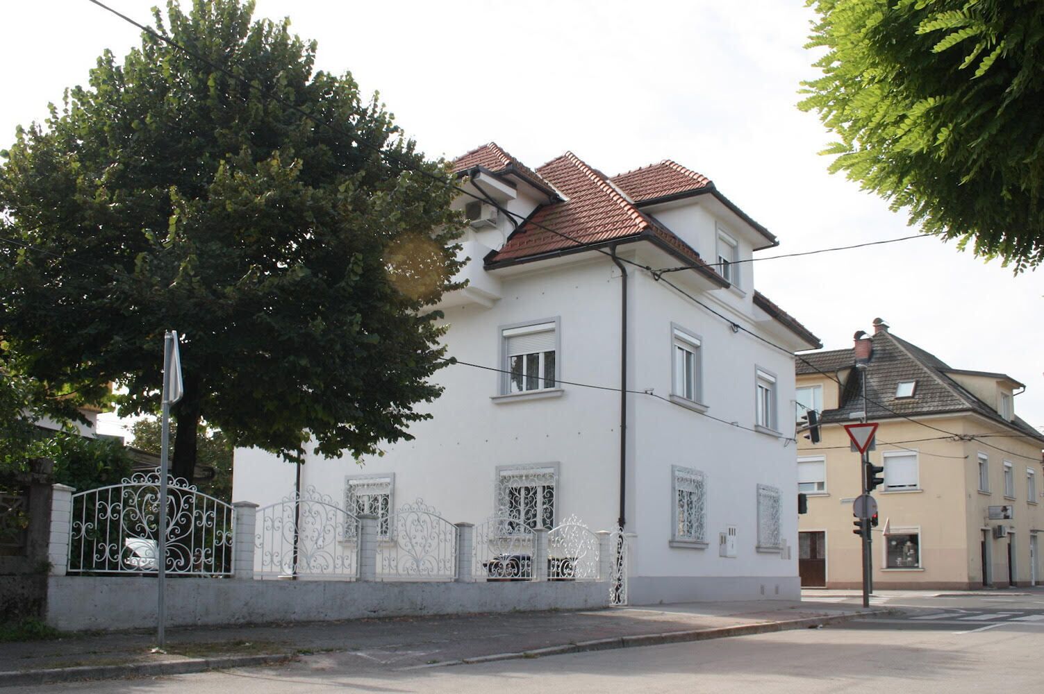 Kavon Apartments