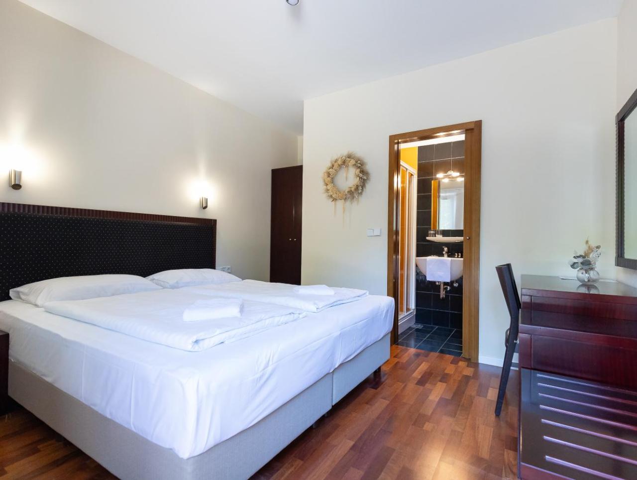 365 Hotel