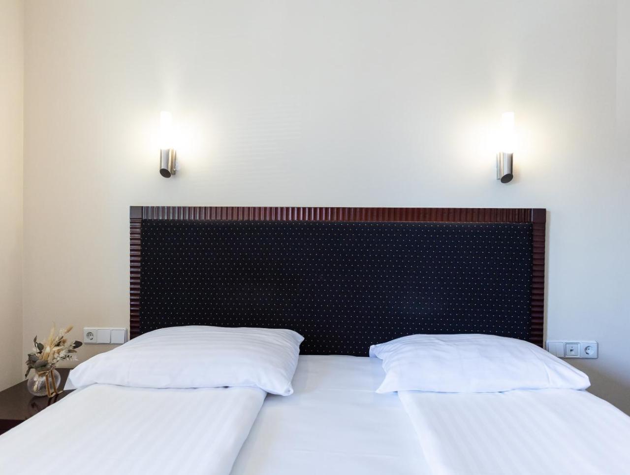 365 Hotel