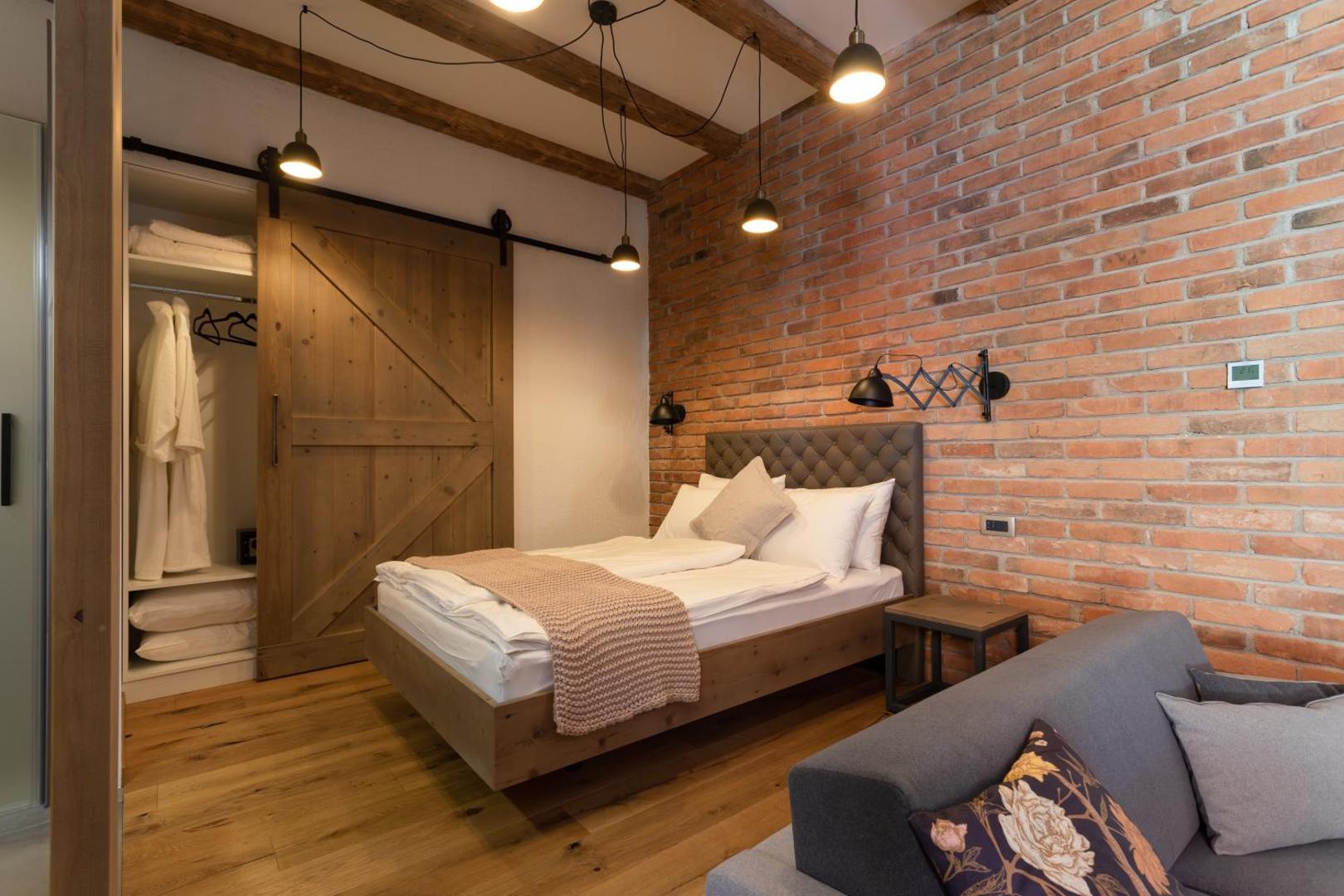 Gentry11 Rooms And More