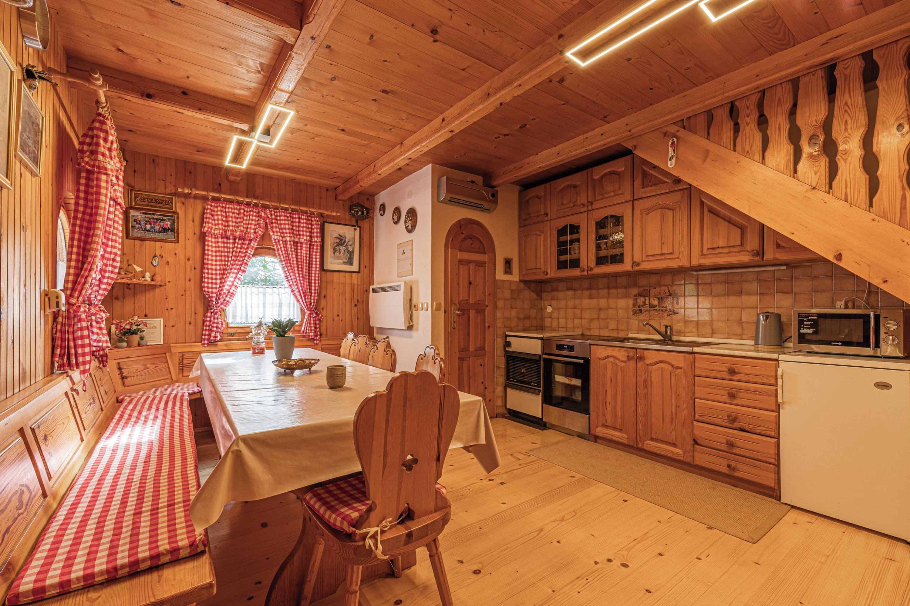 Rudnica Hill Lodge