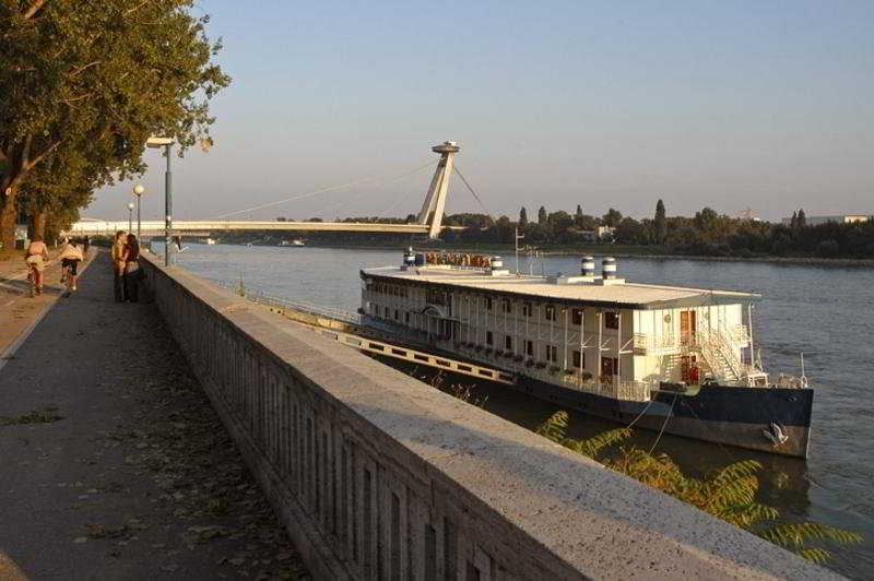Botel Marina