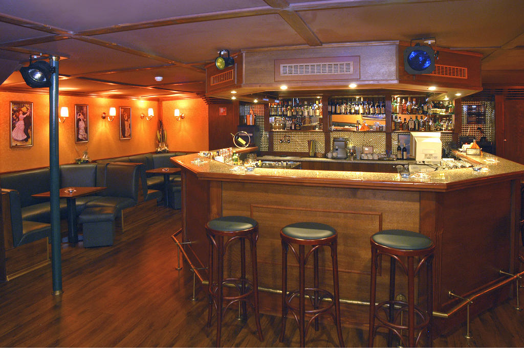 Botel Marina
