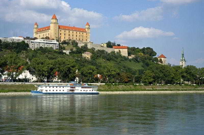 Botel Marina
