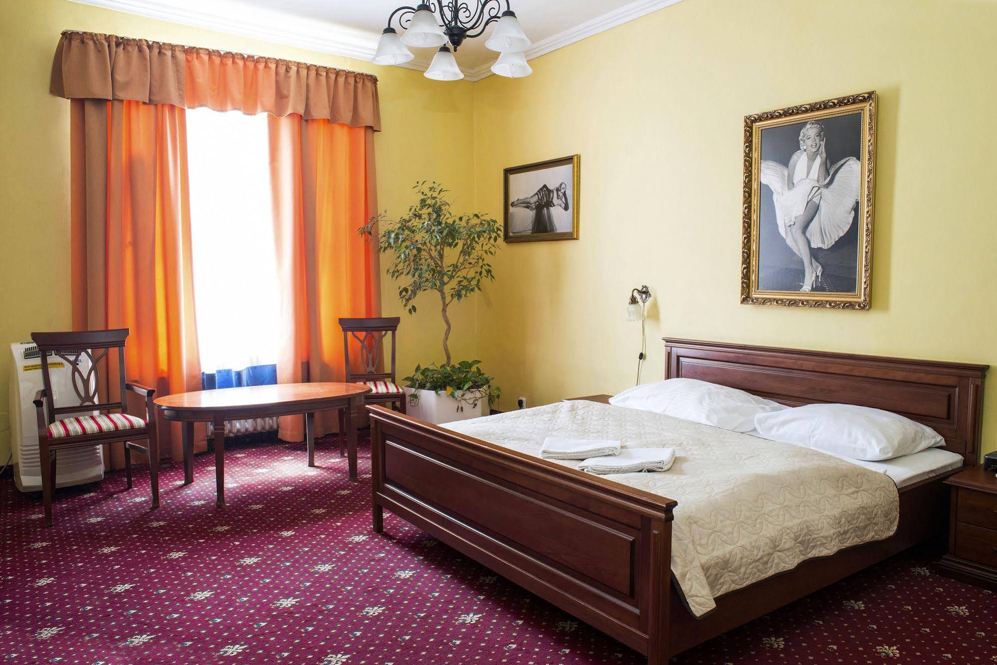 Film Hotel