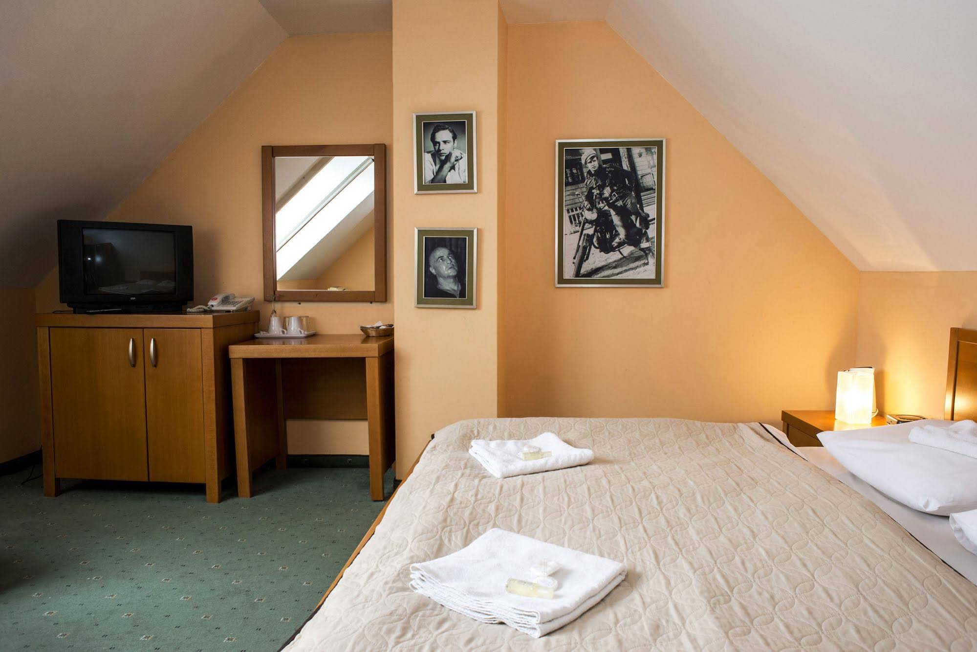 Film Hotel