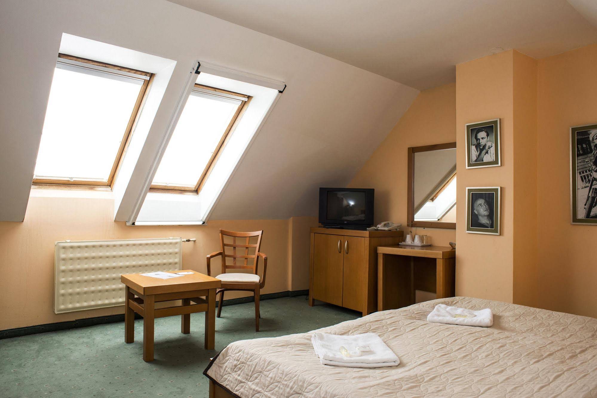 Film Hotel