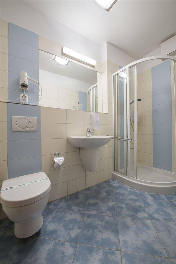 Felicity Garni Hotel