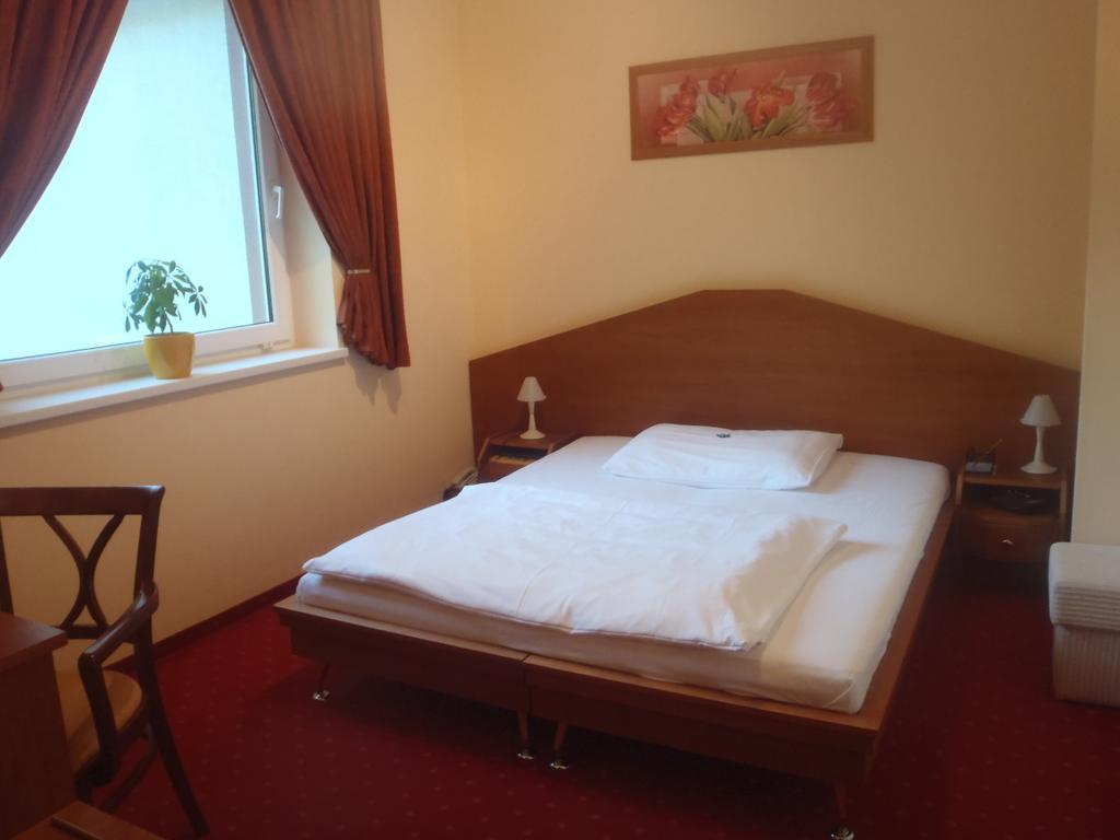 Hotel West