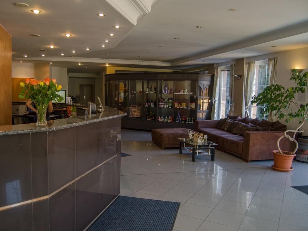 Hotel West