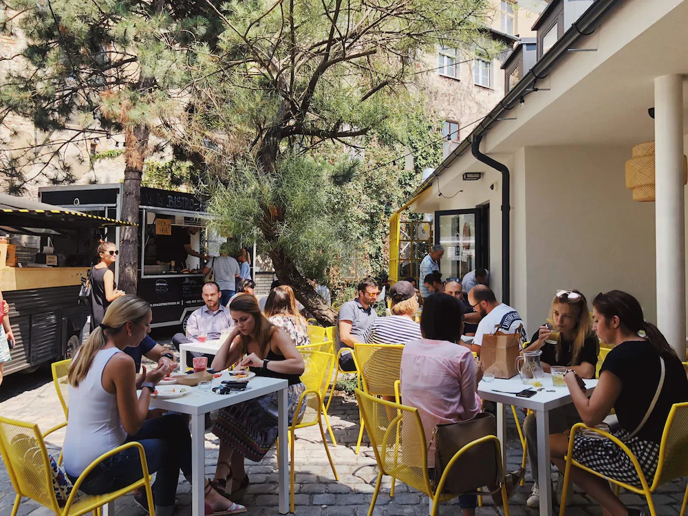 Street Food Possonium Apartments
