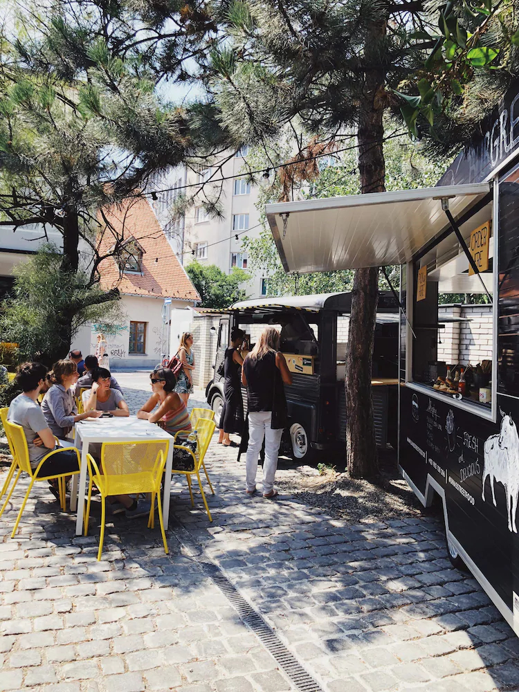 Street Food Possonium Apartments