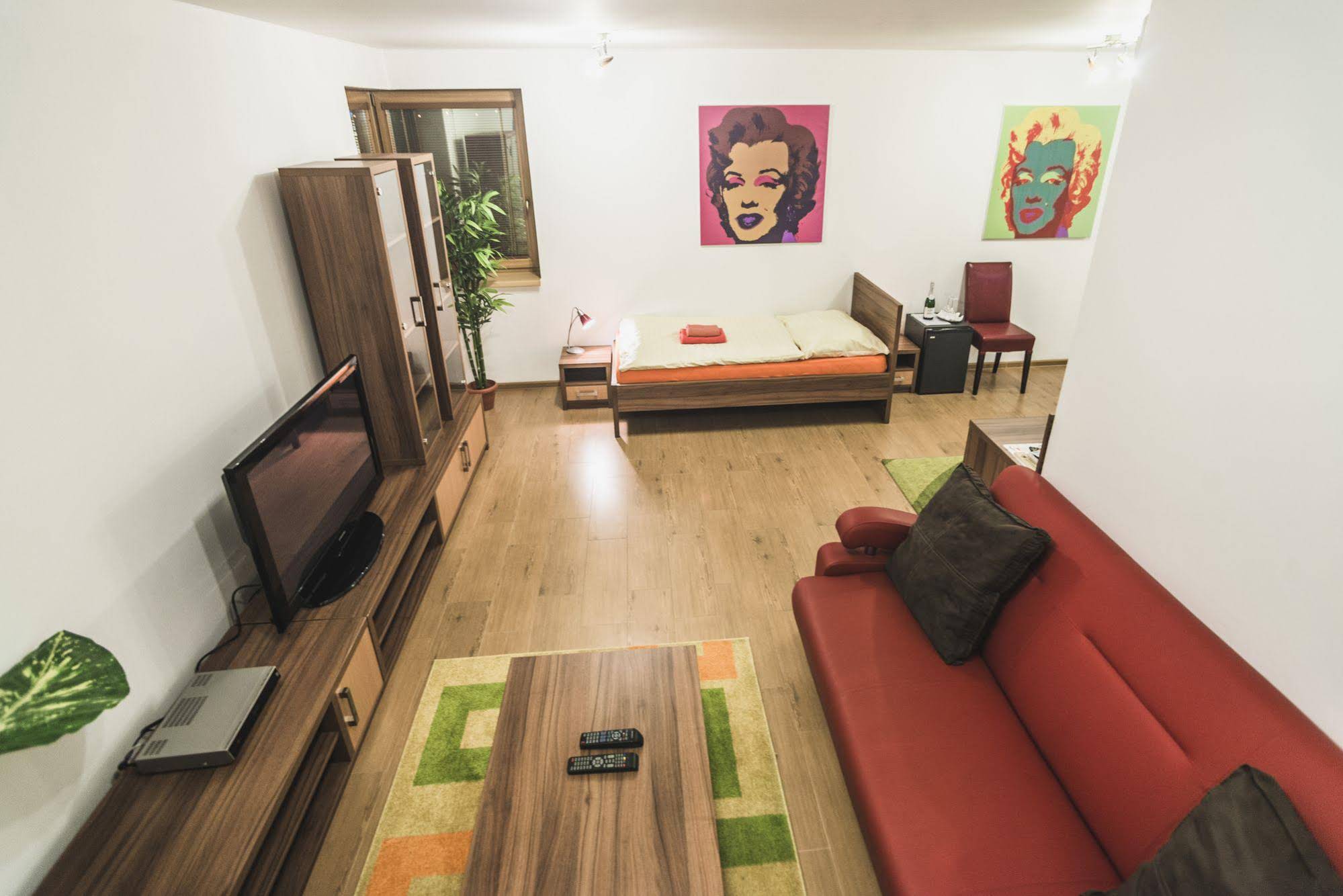 Muza Garni Hotel