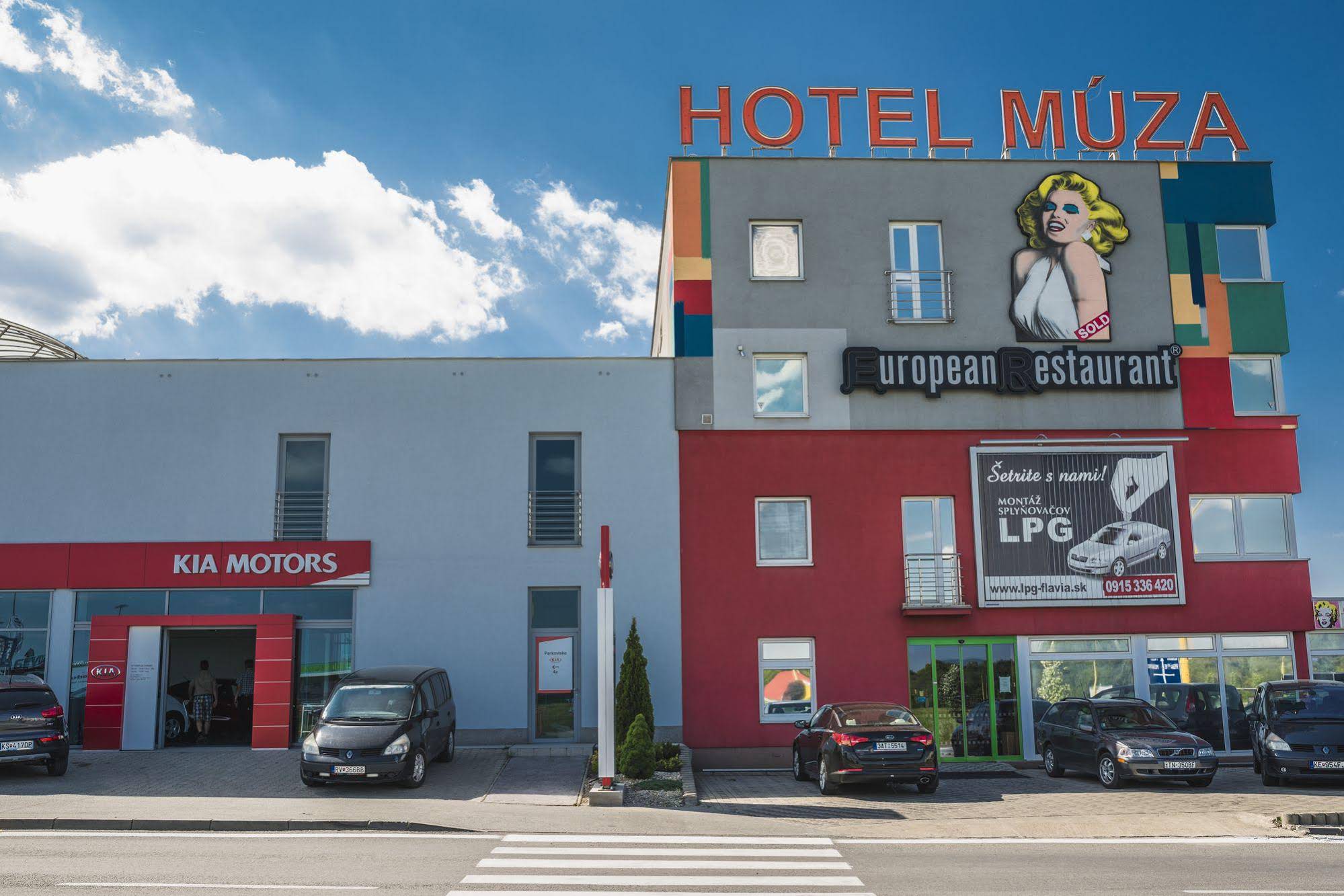 Muza Garni Hotel