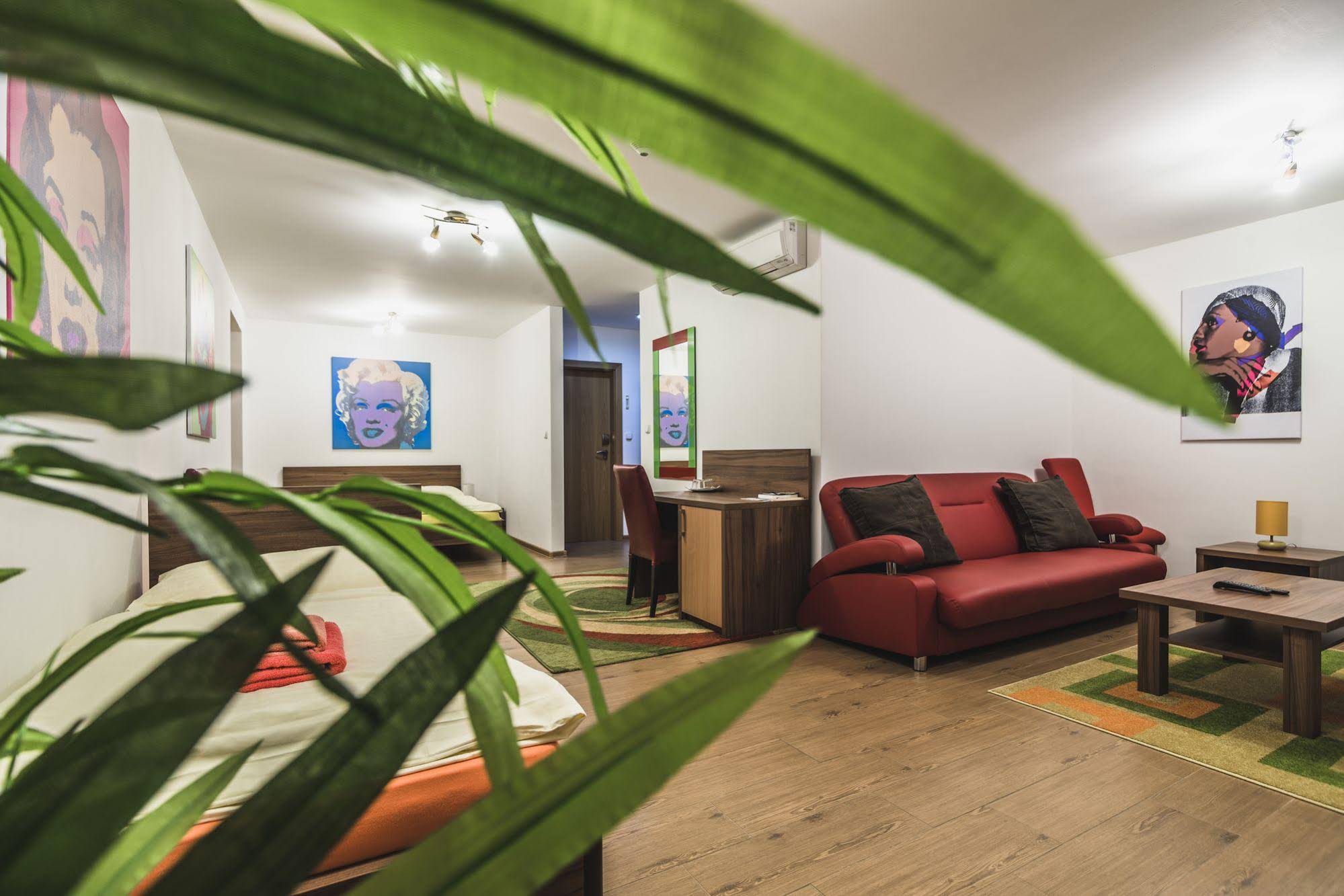 Muza Garni Hotel