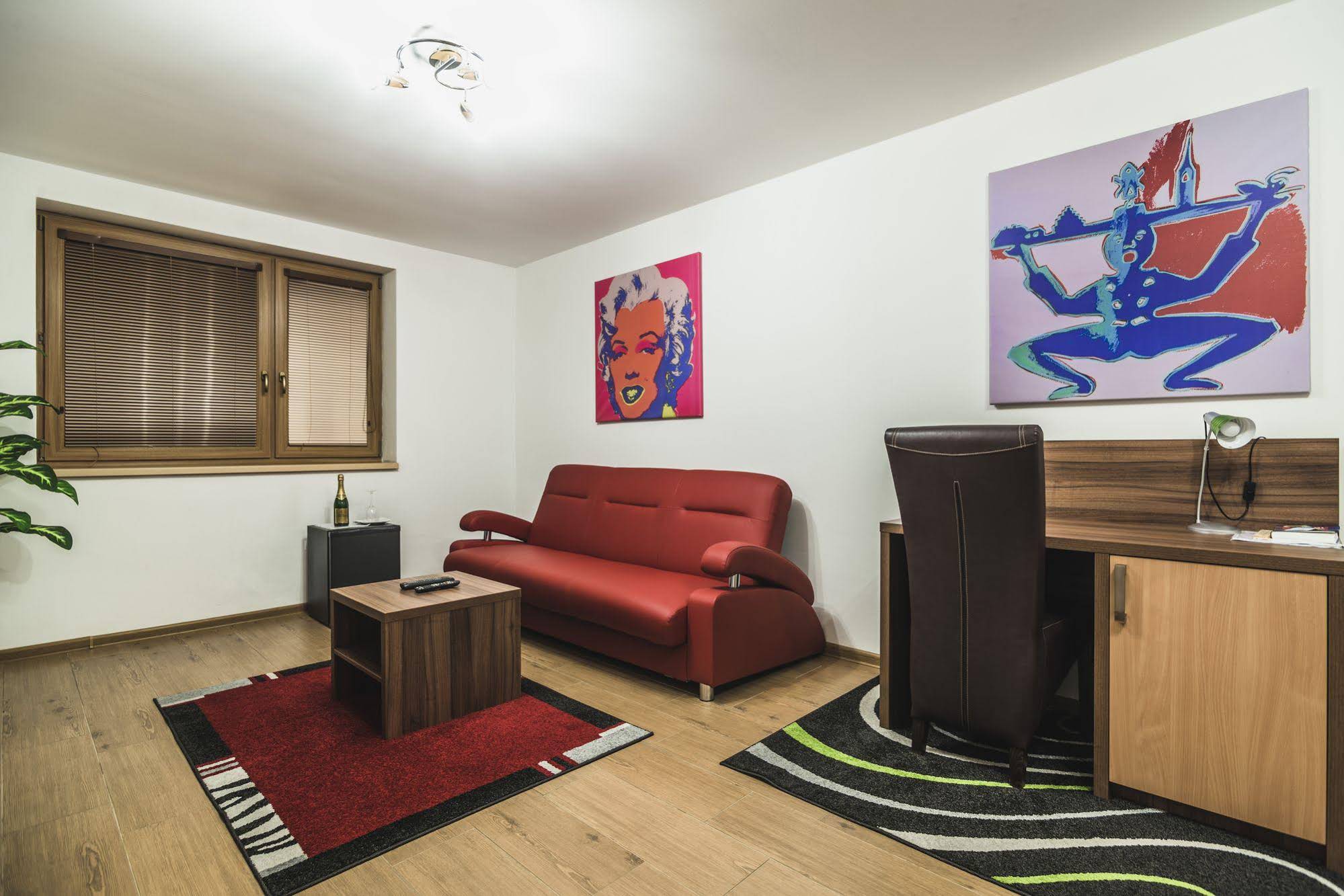 Muza Garni Hotel