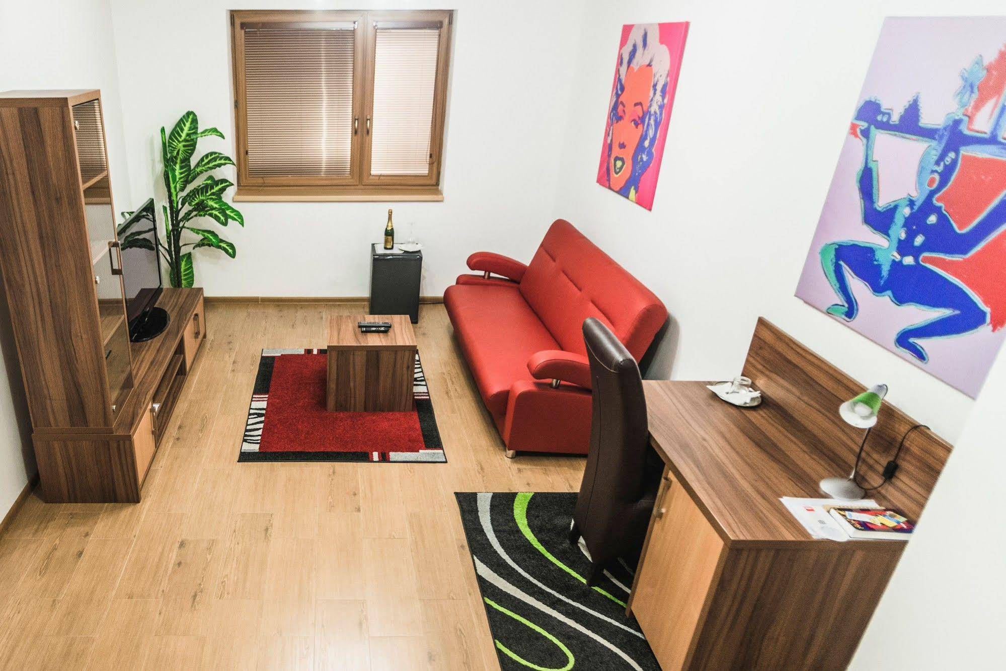 Muza Garni Hotel