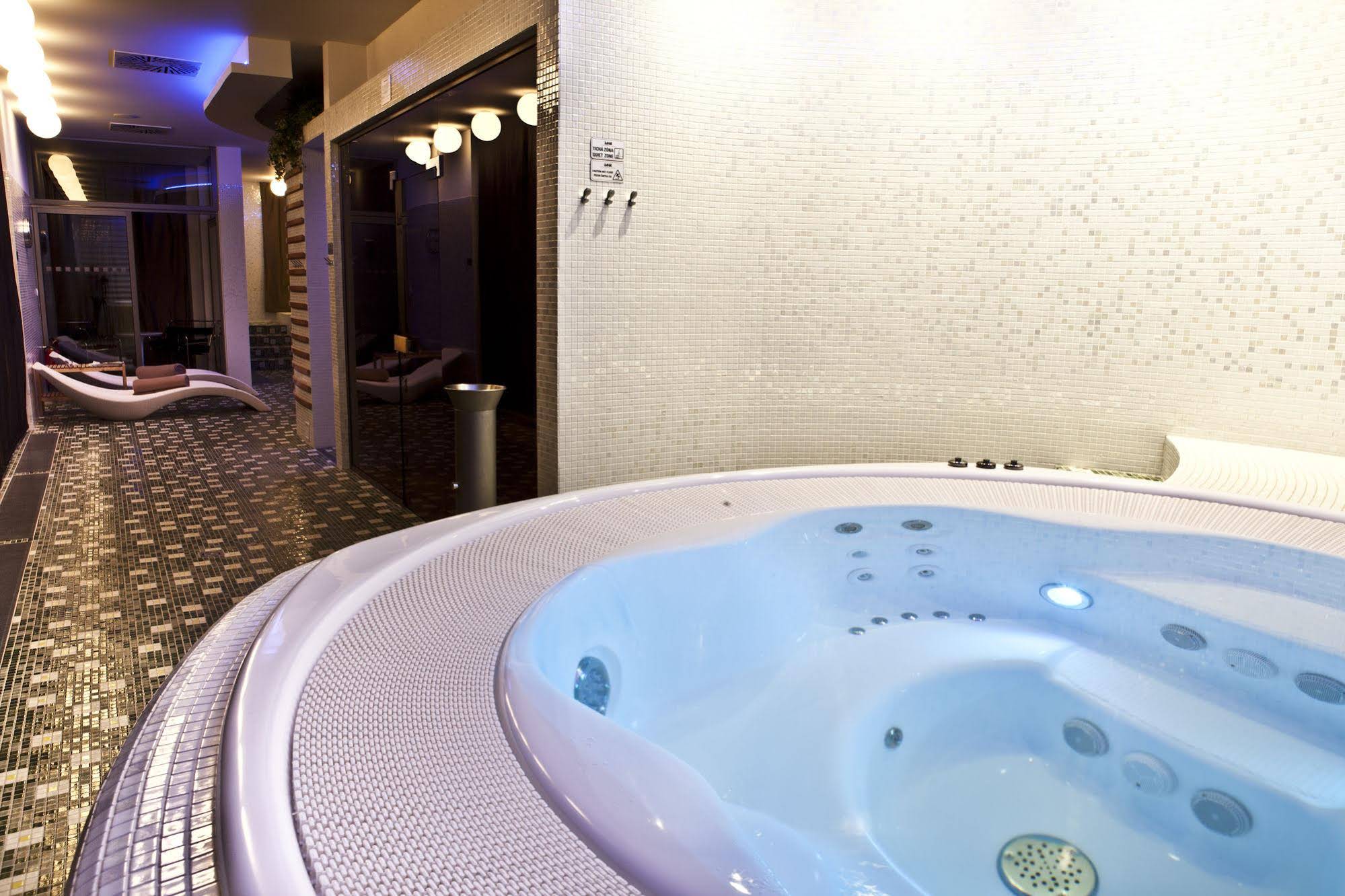 Business Hotel ASTRUM Laus