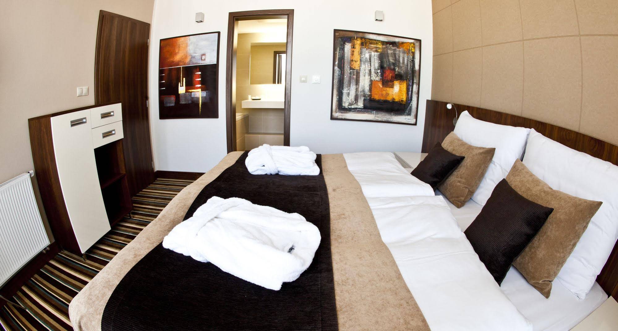 Business Hotel ASTRUM Laus