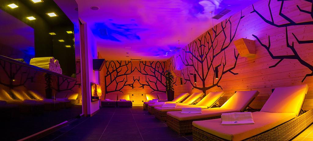 Hotel Seasons