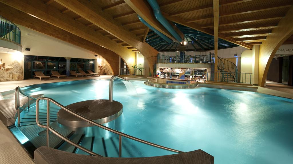 Hotel Seasons