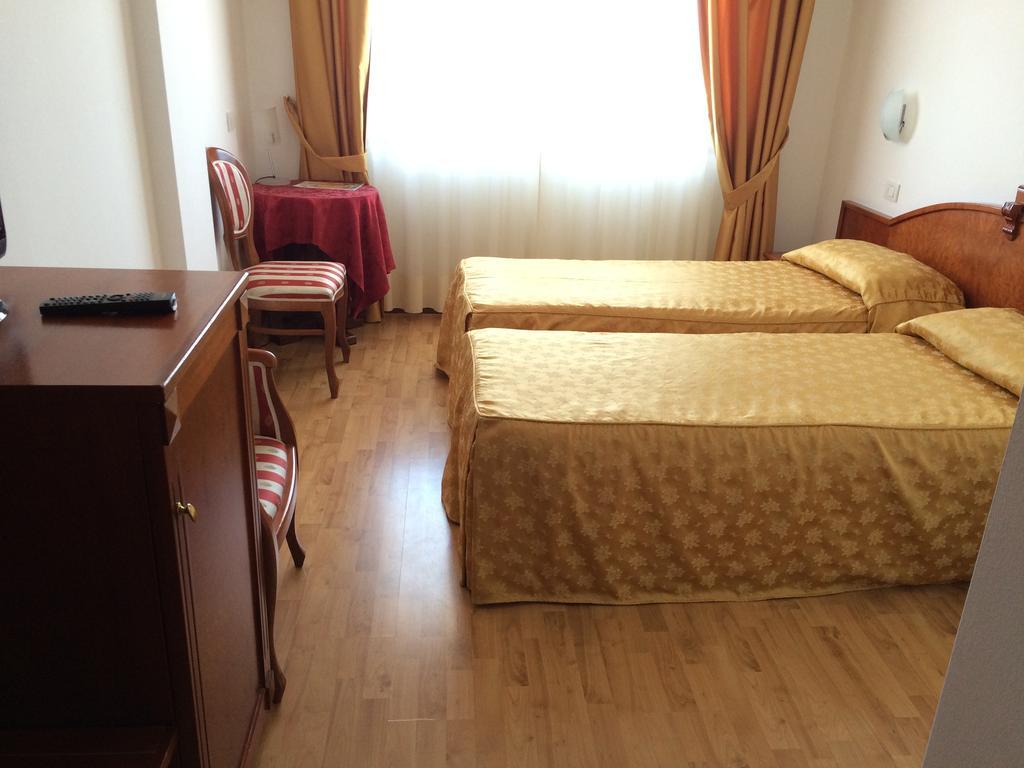 Hotel Joli