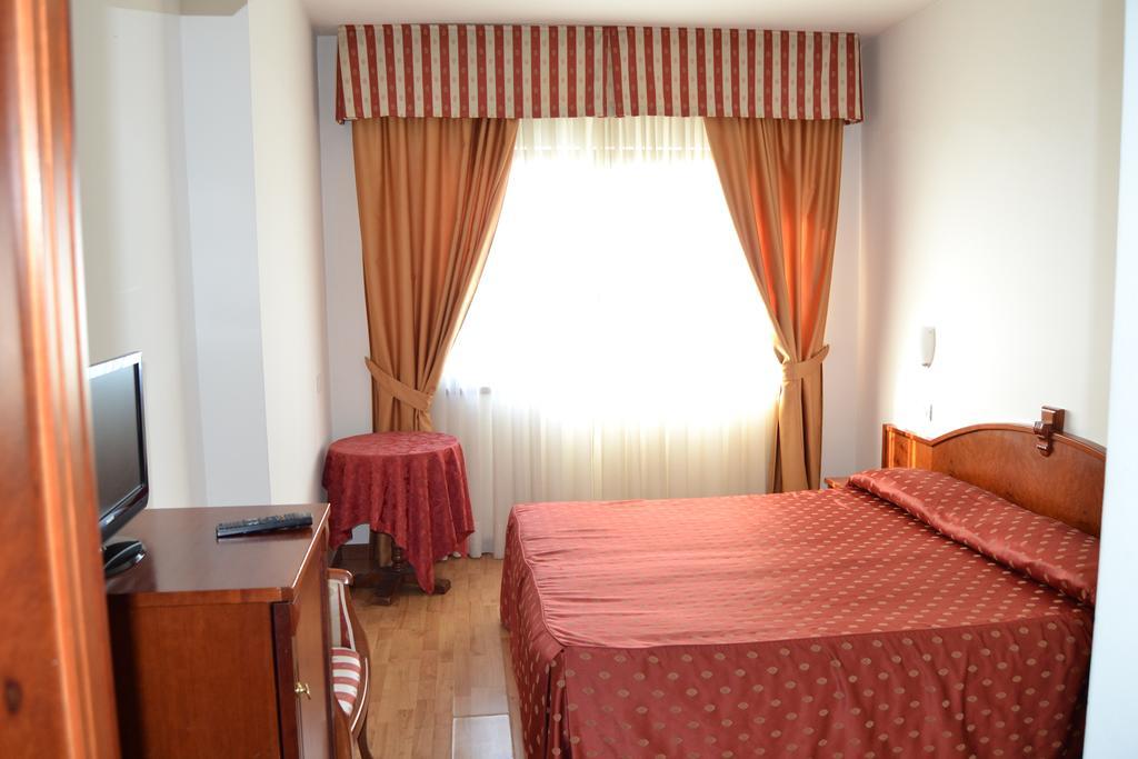 Hotel Joli