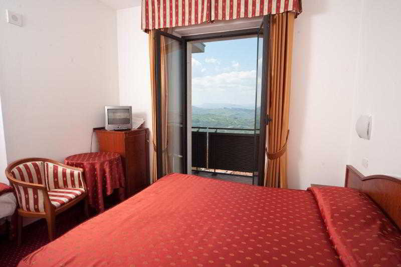 Hotel Joli