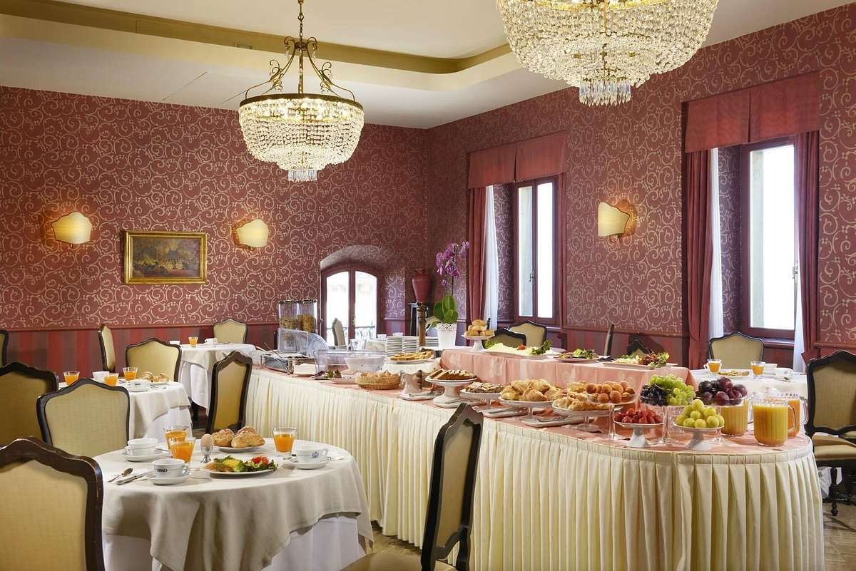 Hotel Titano