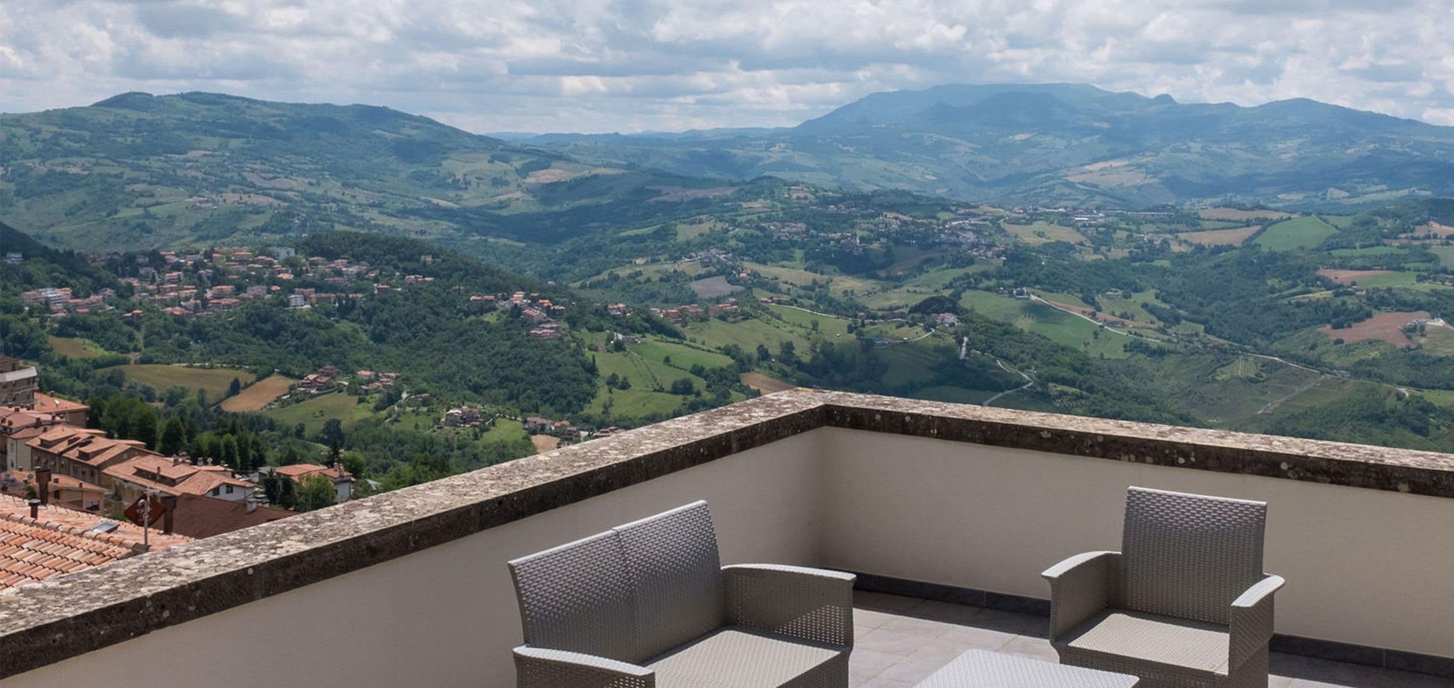 Titano Suites Hotel