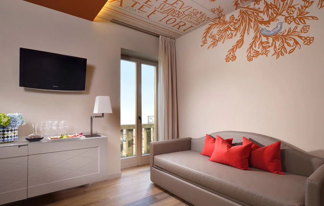Titano Suites Hotel